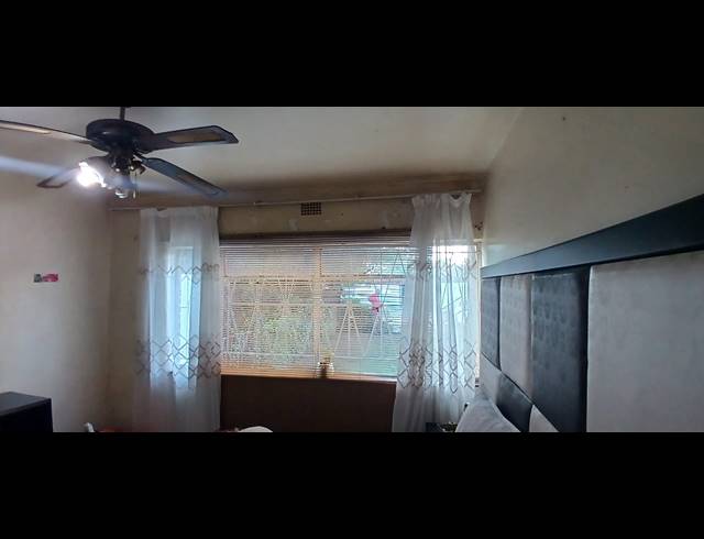 2 BEDROOM FLAT FOR SALE IN VEREENIGING CENTRAL